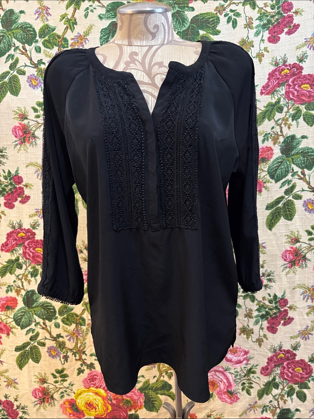 Chicos Size 1 Black Women's Embroidered Split-Neck Tunic Gorgeous Blouse Top
